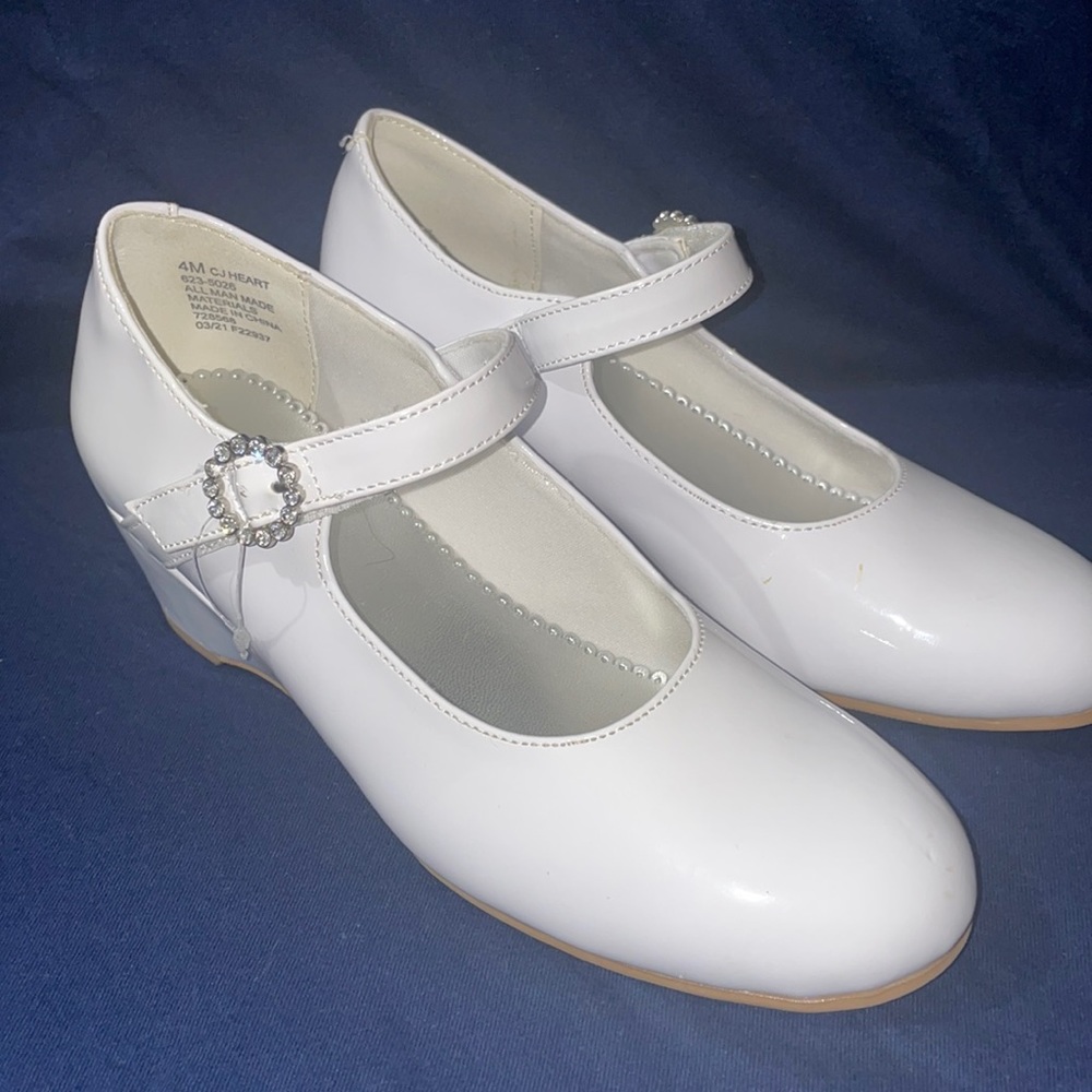 Girls causal/dress shoe.